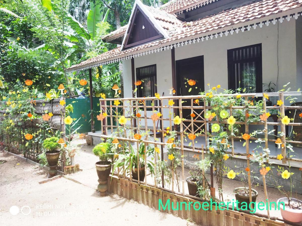 Munroe Heritage Inn Mundrothuruth エクステリア 写真